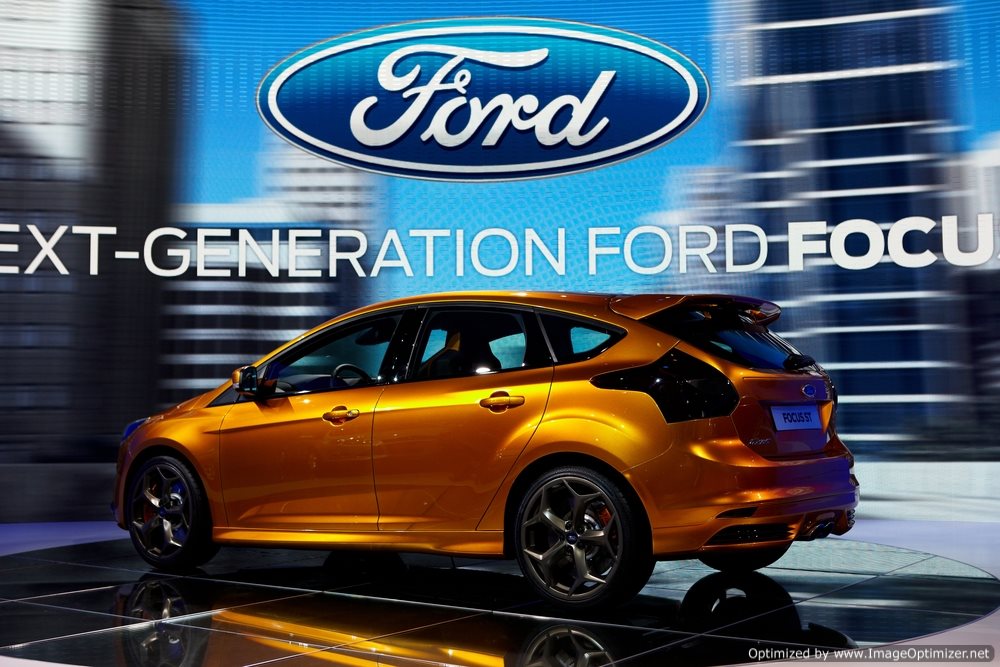 Ford Develops Plan to Cut Debt 